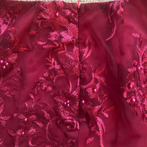 Lucy in the Sky Wine Embroidered Set - Picture 8 of 9